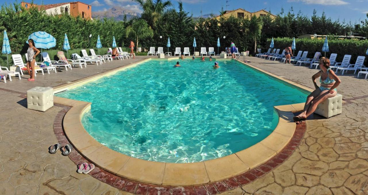 Casa Vacanza Paradise Vicino Cefalu Con Servizio Di Piscina A 3 Chilometri Apartment กัมโปเฟลิเช ดิ โรชเชลลา ภายนอก รูปภาพ